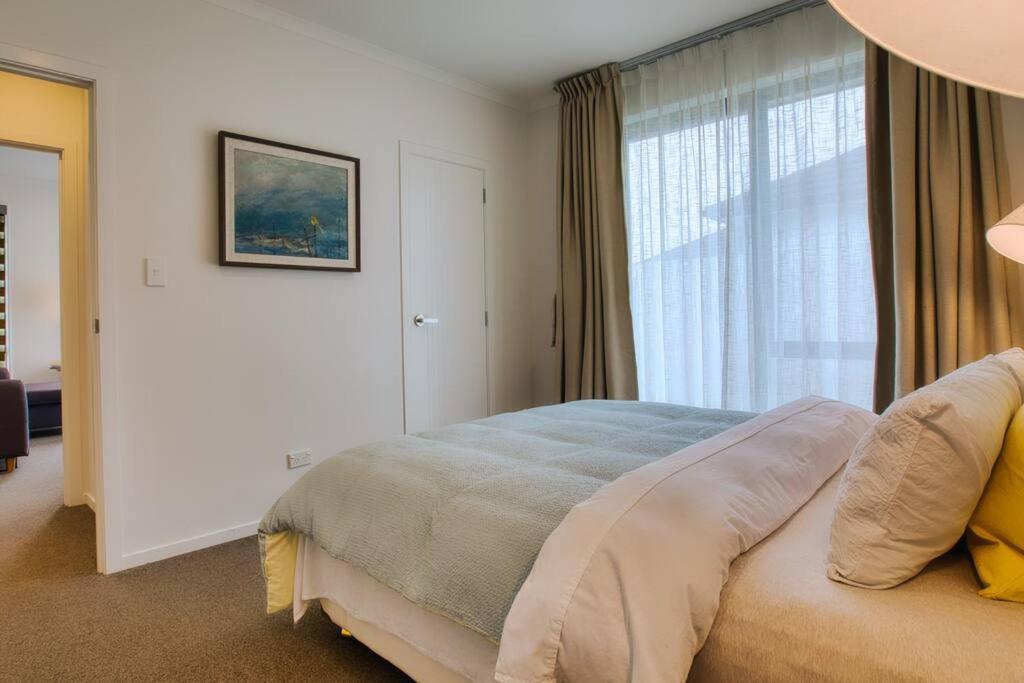Cozy Retreat On Serene Street Hamilton Exteriör bild